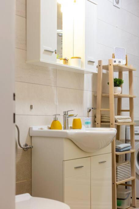 Dr. Jo~ 2 Bedroom With Free Parking ~ Lägenhet *