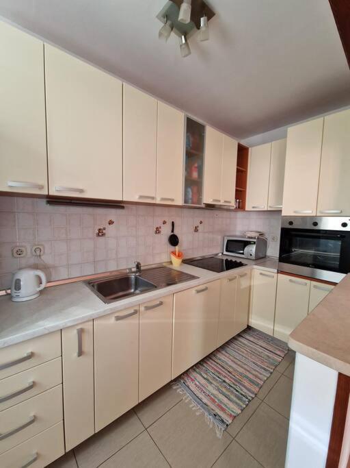 Dr. Jo~ 2 Bedroom With Free Parking ~ Dubrovnik