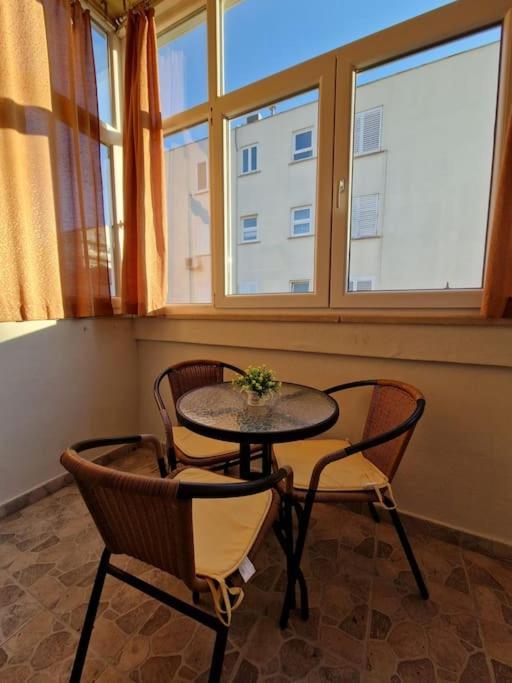 Dr. Jo~ 2 Bedroom With Free Parking ~ Lägenhet
