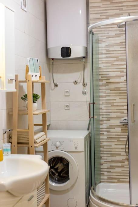 Apartment Dr. Jo~ 2 Bedroom With Free Parking ~